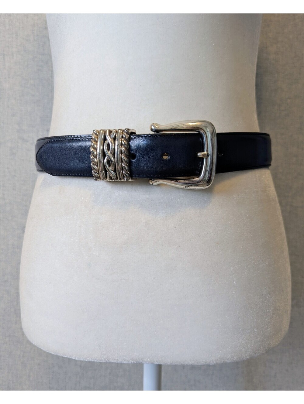 Vintage 1995 Brighton navy leather statement belt w/ silver hardware - Size M